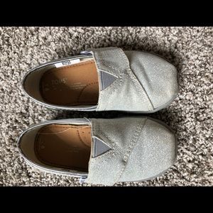 TOMS - Toddler Sz 6. - silver/sparkly